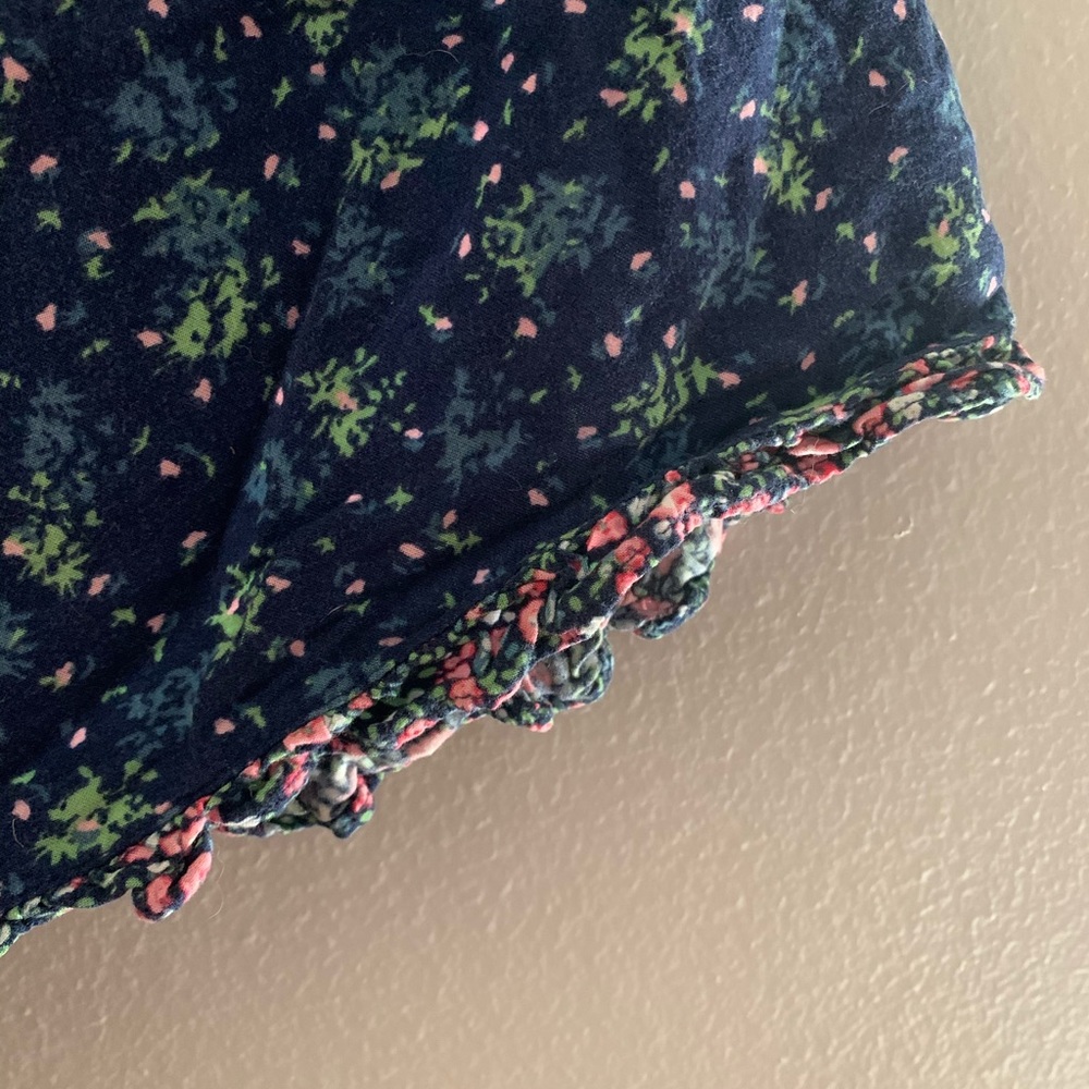 Shorts - Picture 3 of 4